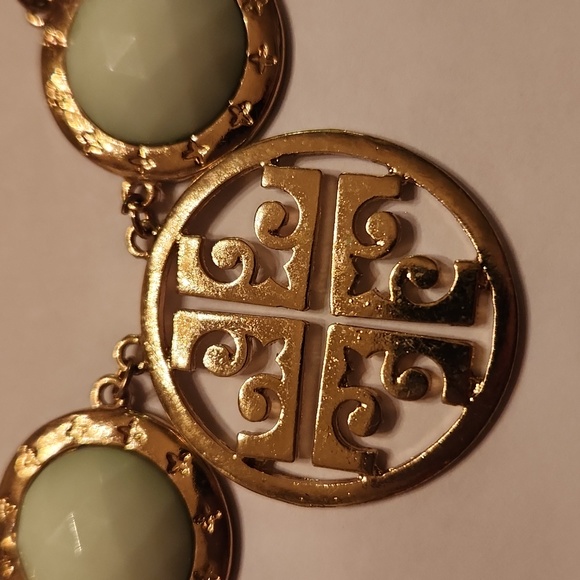 New goldtoned statement necklace earring SET pale green cushion cut roun… - Picture 3 of 4